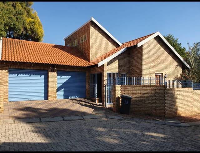 2 BEDROOM HOUSE SOLD IN MAGALIESKRUIN
